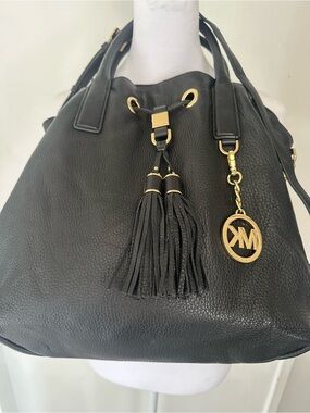 Michael Kors Camden Medium Leather Drawstring
Satchel - Black/Gold